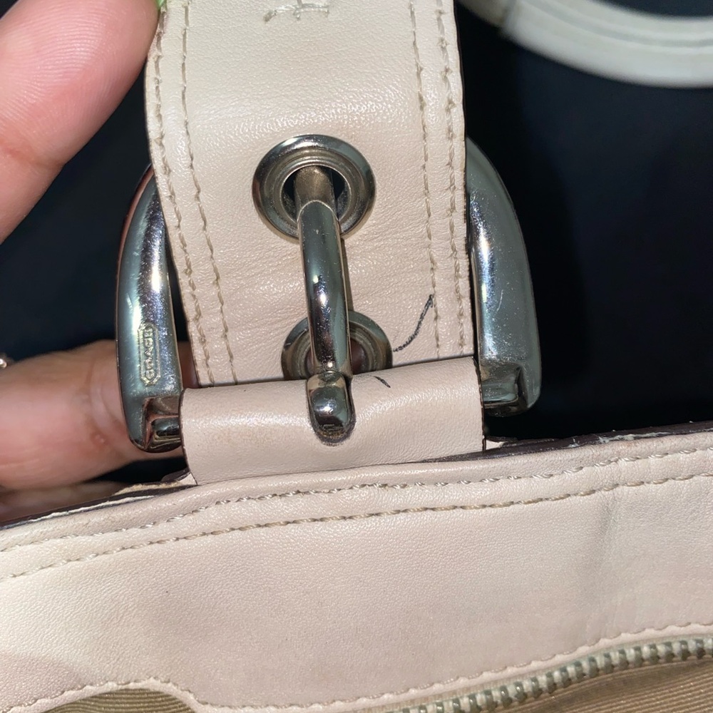 Coach Cream Leather Shoulder Bag - Picture 7 of 15